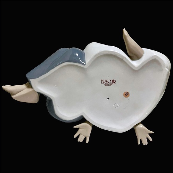 Nao By Lladro Stealing A Kiss Porcelain Figurine
